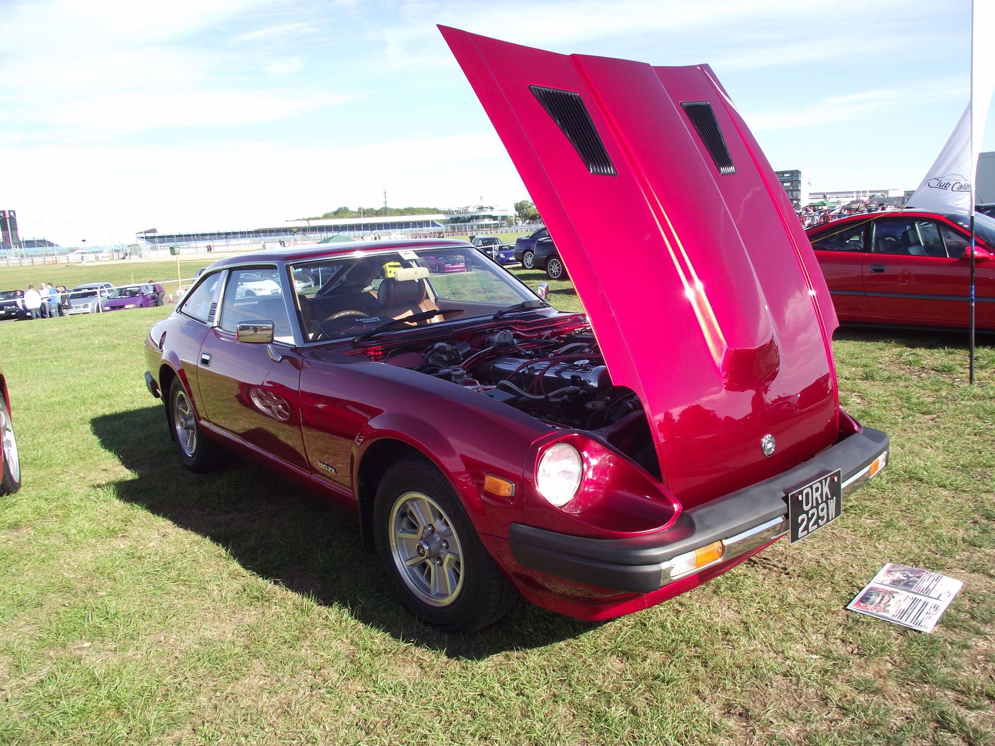 ClubStand-CandyRed280ZX-01.jpg